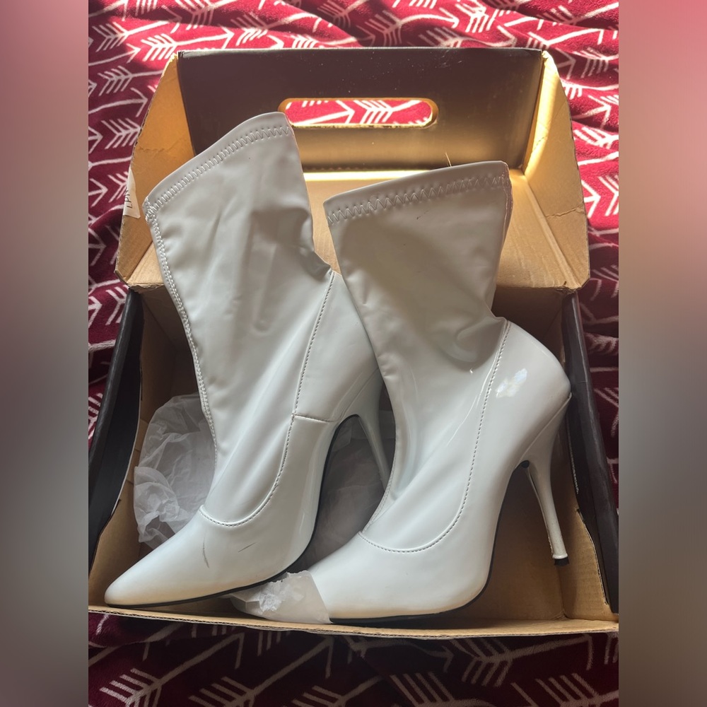 Fashion Nova - She Means Business Booties | White | Size: 5.5